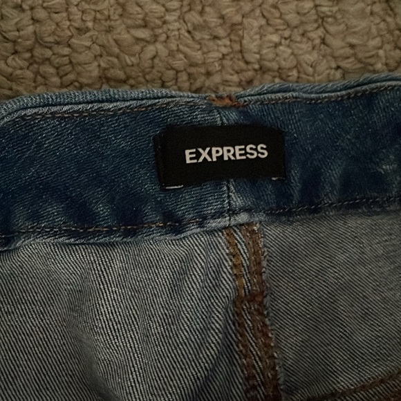 Express cropped flare high rise ultra hyper stretch jean.  Fits size 12,14,16 - Picture 3 of 8